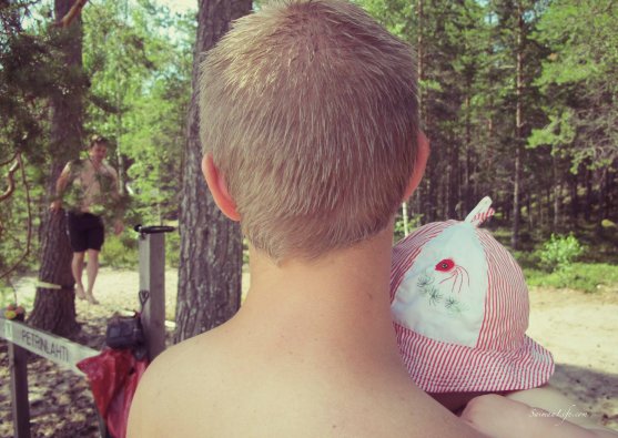 friends-in-petri-island-on-puruvesi-lake-4