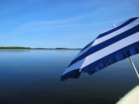 relaxing-family-fishing-on-puruvesi-lake-in-finland-4