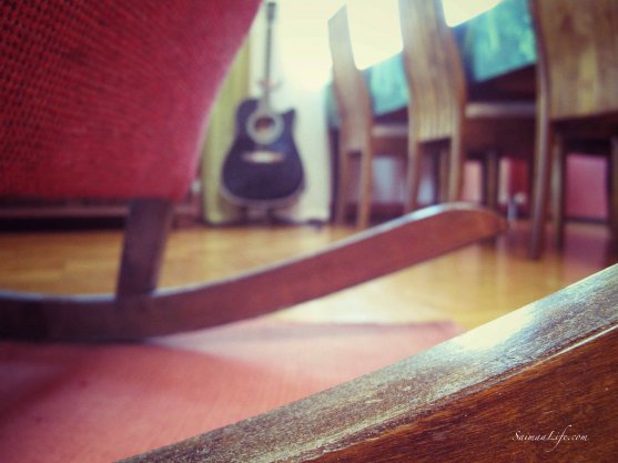 rocking-chair-guitar