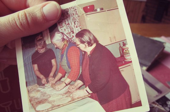 old-photo-baking-finnish-karelian-pies