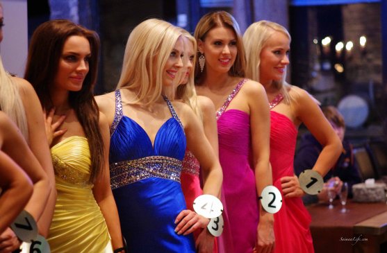 Miss Finland candidates show tour holiday village Jarvisydan