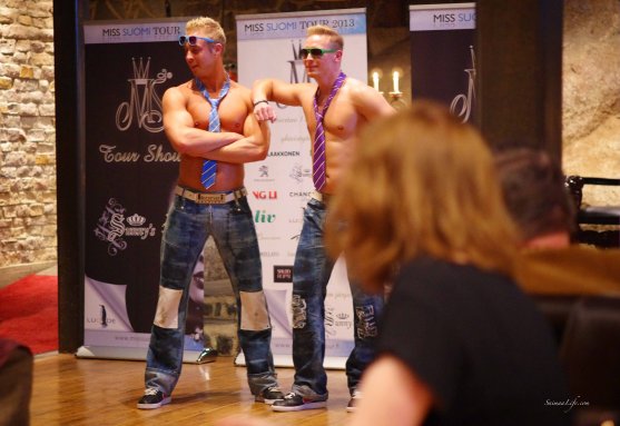 Miss Finland tour two hunks posing