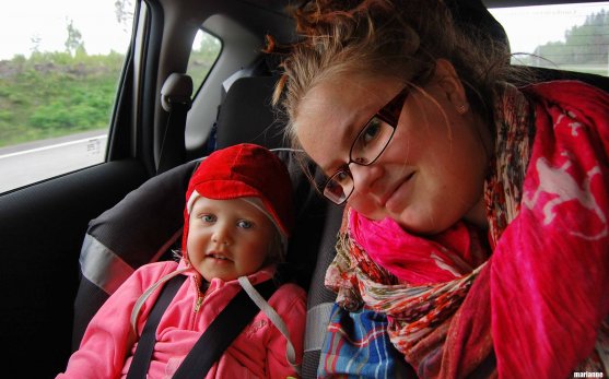 child-and-aunt-in-car