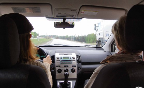 mother-and-daughter-in-car