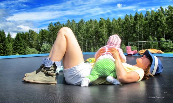 mother-and-children-watching-clouds-1