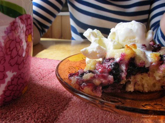 mother-and-daughter-baking-homemade-berry-pie-10