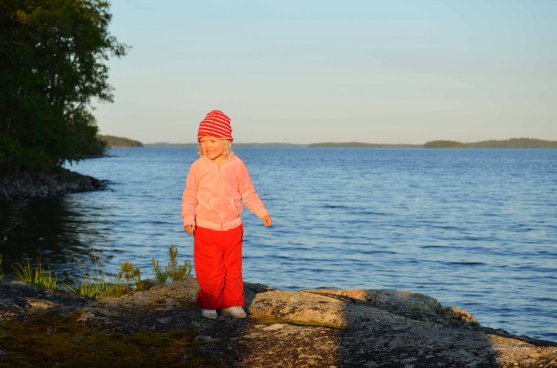 family-by-the-lake-3