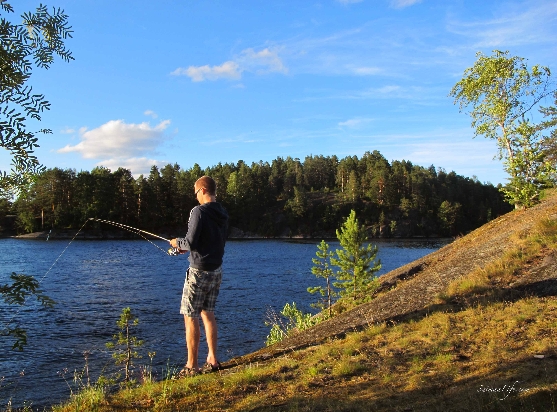 evening-by-the-lake-with-family-2