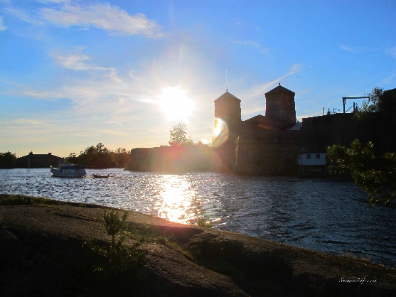 evening-by-the-lake-with-family-7