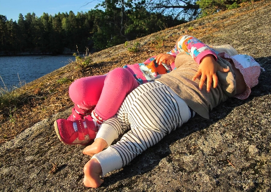 evening-by-the-lake-with-family-9