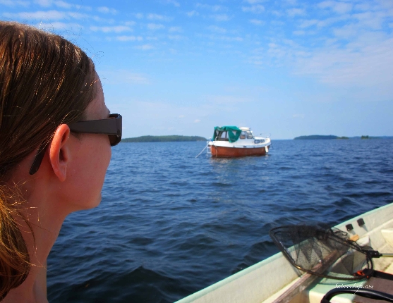 family-angling-by-the-finnish-lake-2