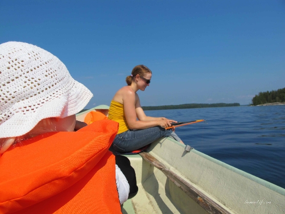 family-angling-by-the-finnish-lake-7