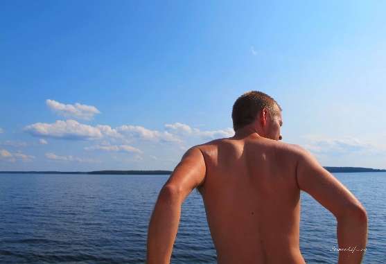 swimming-in-finnish-lake-5