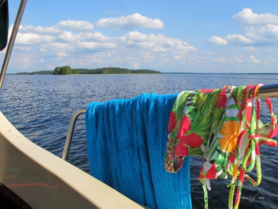 swimming-in-finnish-lake-6