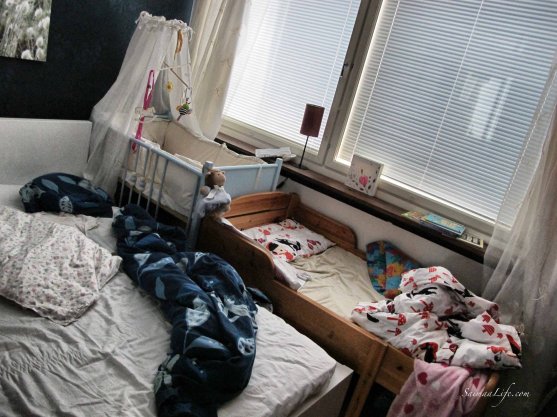 messy-bedroom