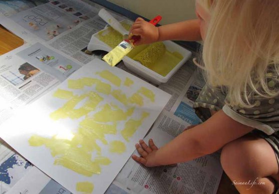 family-painting-children-room-with-yellow-8