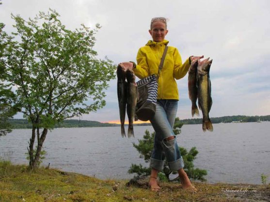 woman-and-four-pike-perch