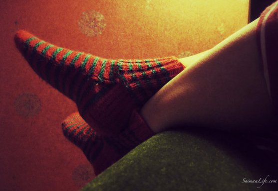 cozy-home-evening-and-wollen-socks