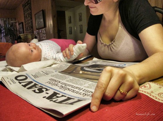 mother-baby-reading-newspaper