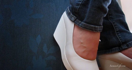 woman-wedge-heeled-shoe