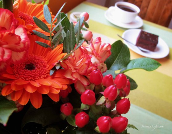 coffee-chocolate-cake-flowers