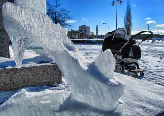 ice-sculpture-women-shoe