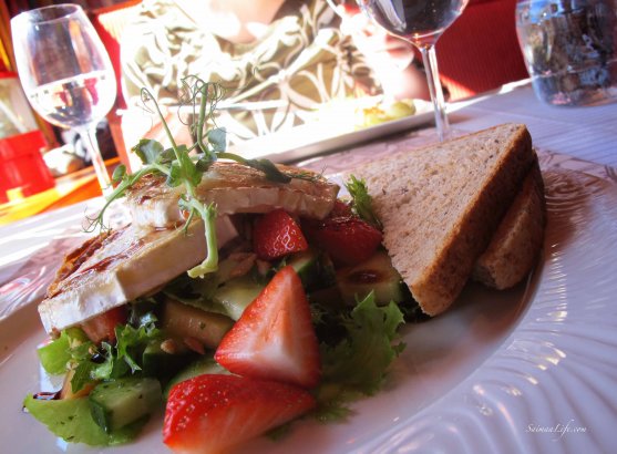 majakka-restaurant-goat-cheese-salad