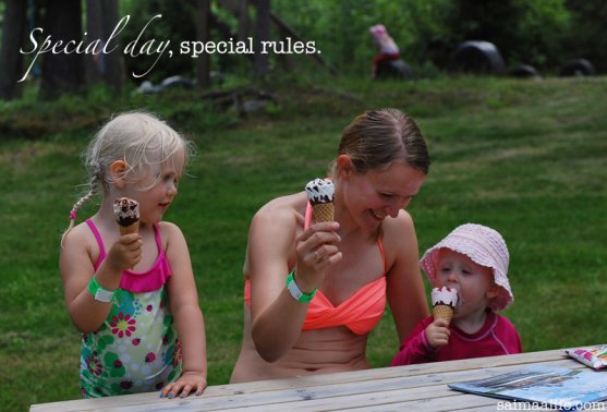 mother-and-daughters-eating-icecream