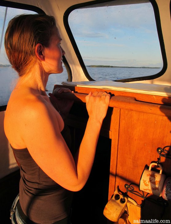 mother-enjoying-boating-in-sunset