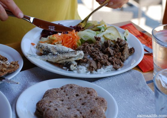 restaurant-lunch-at-punkaharjun-paviljonki