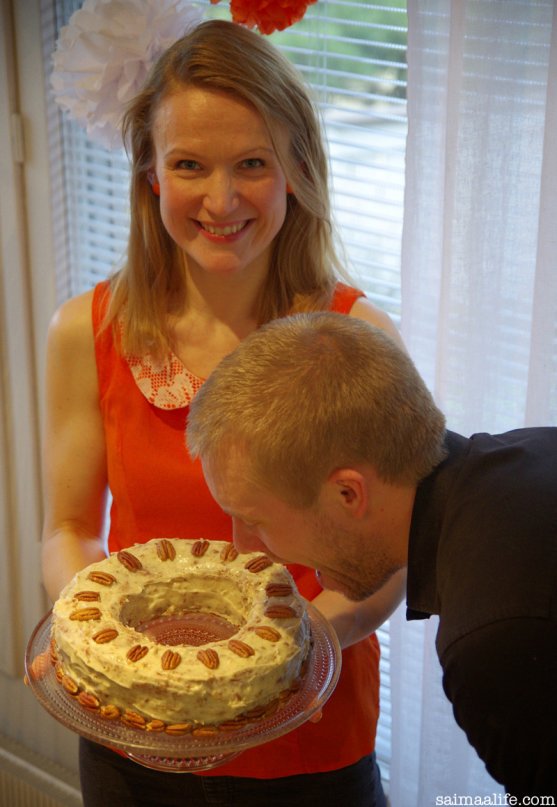 hummingbird-cake-and-finnish-couple