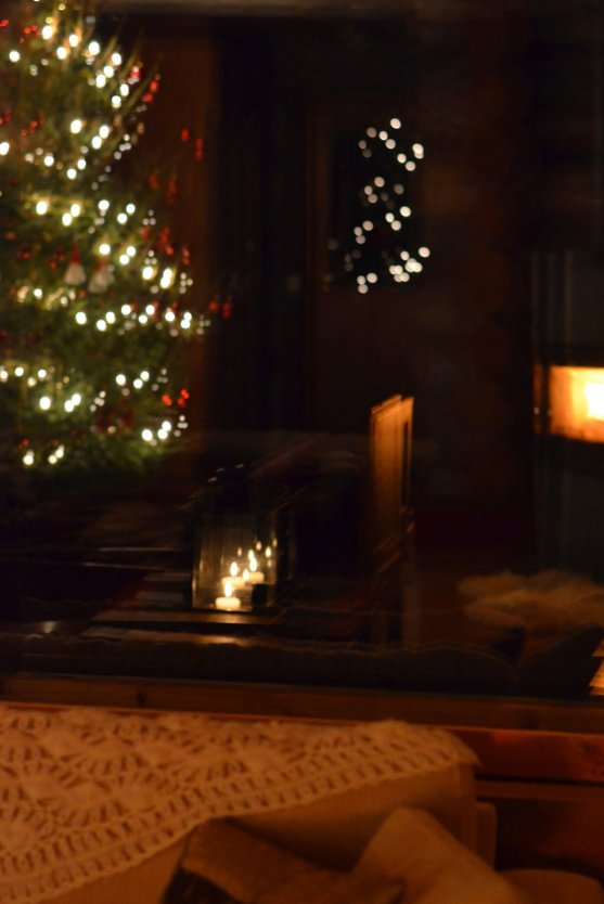 christmas-tree-and-fireplace
