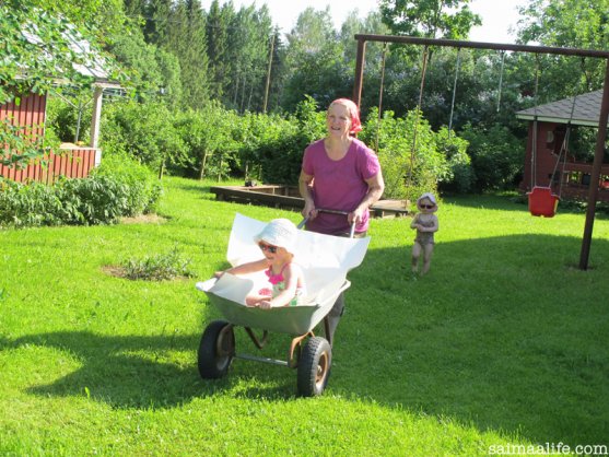 grandmother-and-grandchildren