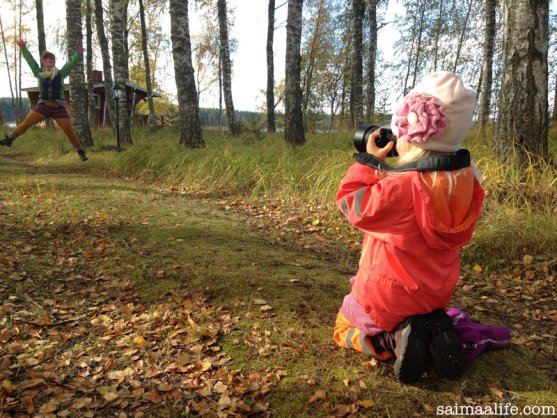 child-taking-photograph-about-her-aunt