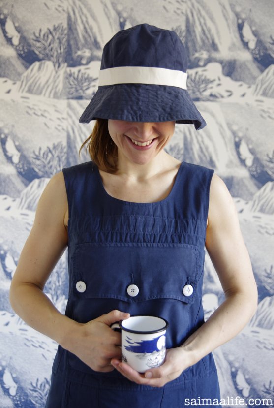 globe-hope-dress-and-hat-moomin-muurla-mug