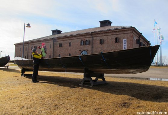 mother-and-child-outsode-together-in-savonlinna