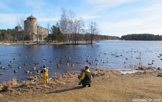 mother-children-olavinlinna-castle-in-savonlinna