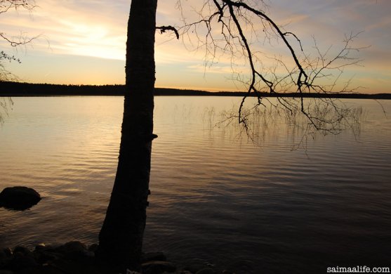 autumn-evening-by-finnish-lake