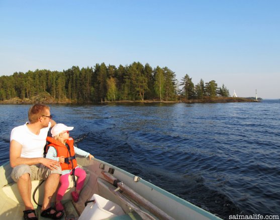 father-and-daughter-boating-in-savonlinna-finland