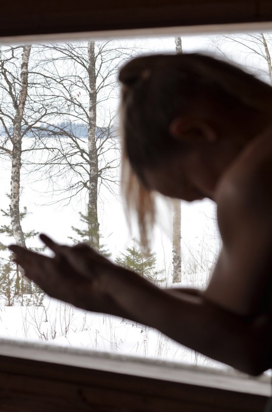 woman-practising-saunayoga-by-the-lake-nature