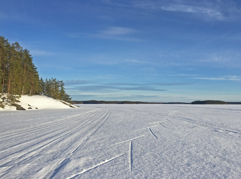 from-stress-to-relaxation-with-the-help-of-nature-cross-countrys-skiing-on-lake