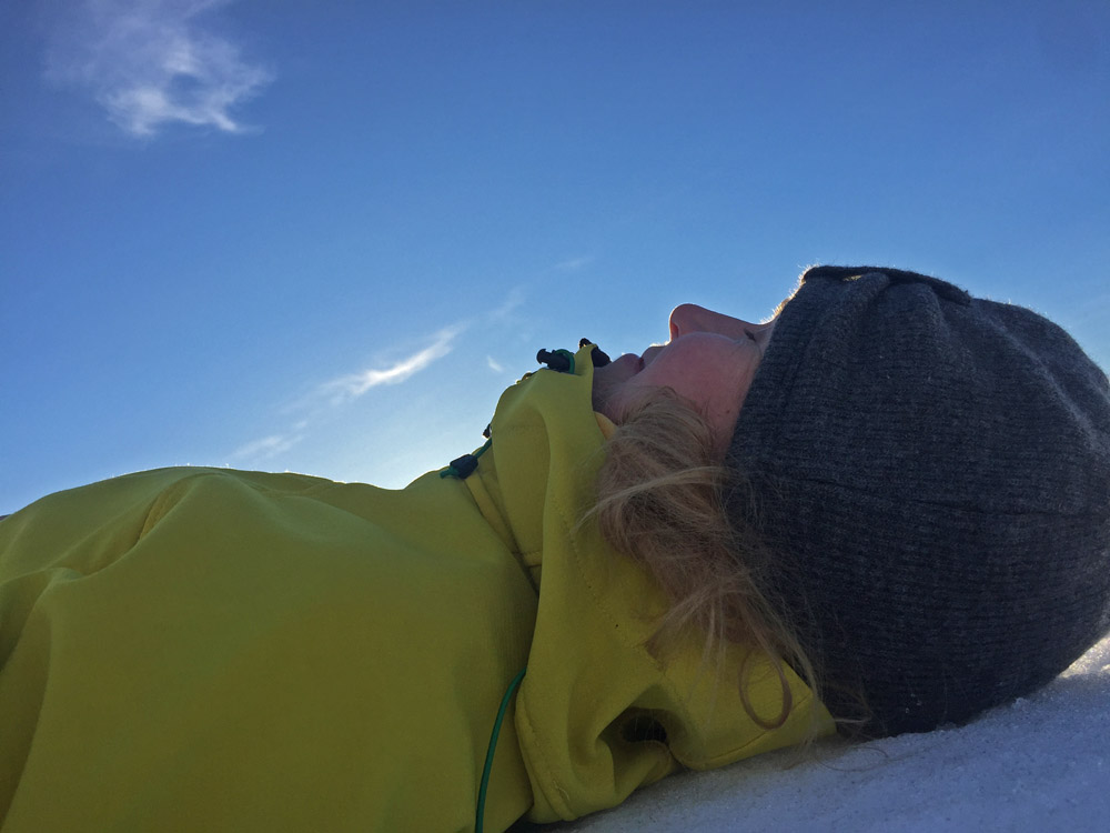 from-stress-to-relaxation-with-the-help-of-nature-woman-laying-down-outdoors-on-lake