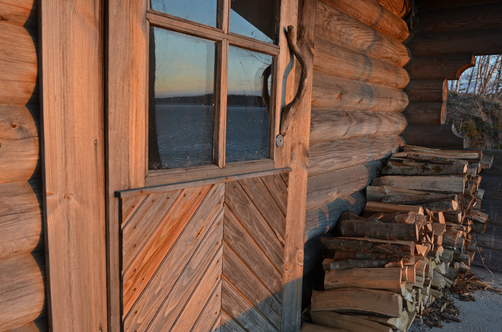 smoke-sauna-and-peaceful-lake-view