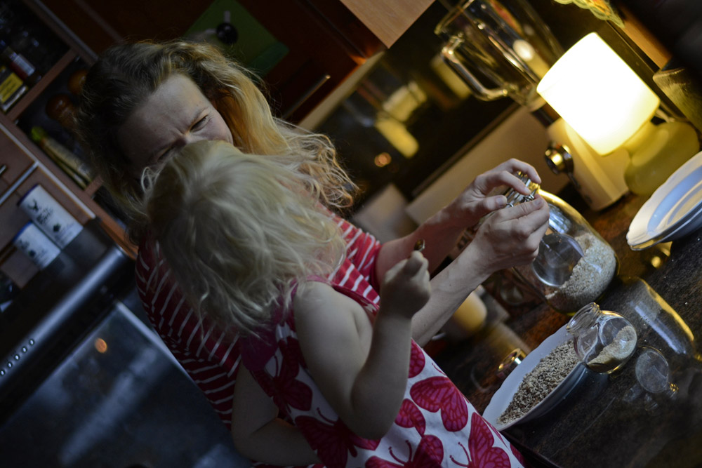 mother-and-daughter-making-morning-porridge