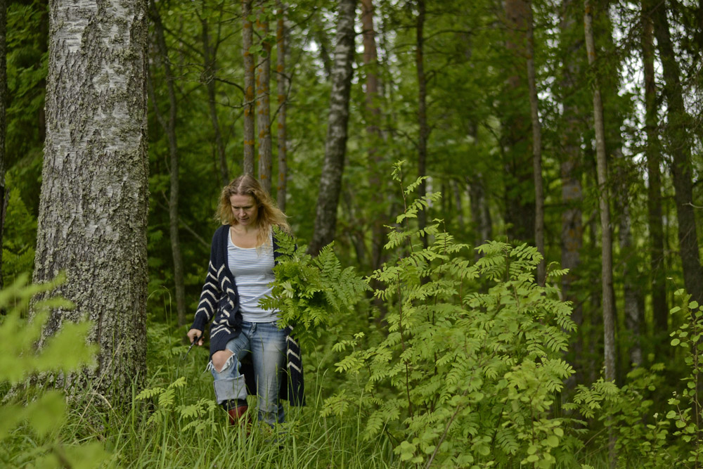 mother-taking-green-leaves