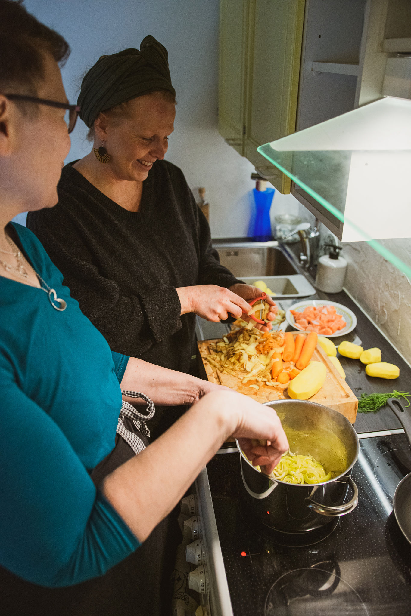 SaimaaLife Stiina and Paula making traditional salmon soup