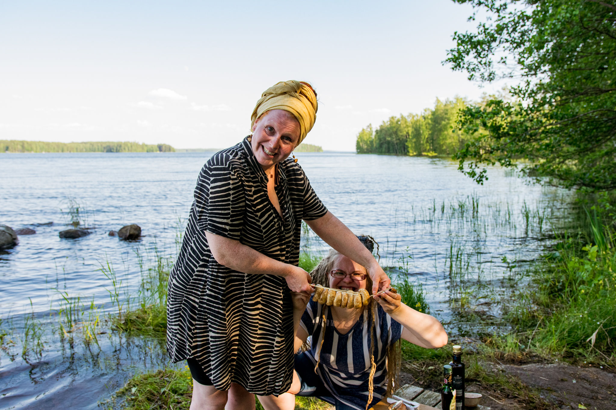 stiina and marianne making saimaalife grilled mushroom skewers