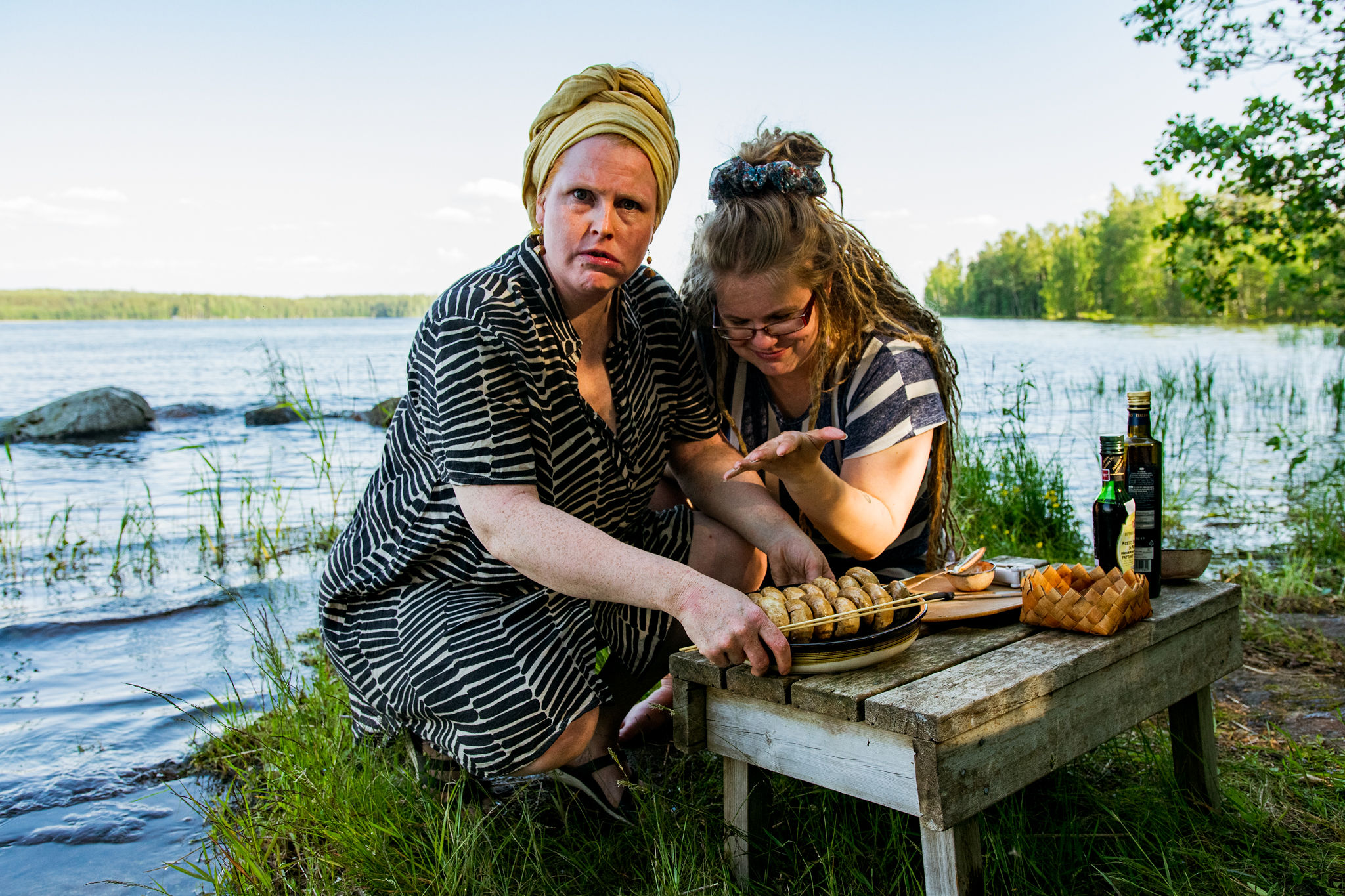 stiina and marianne making saimaalife grilled mushroom skewers