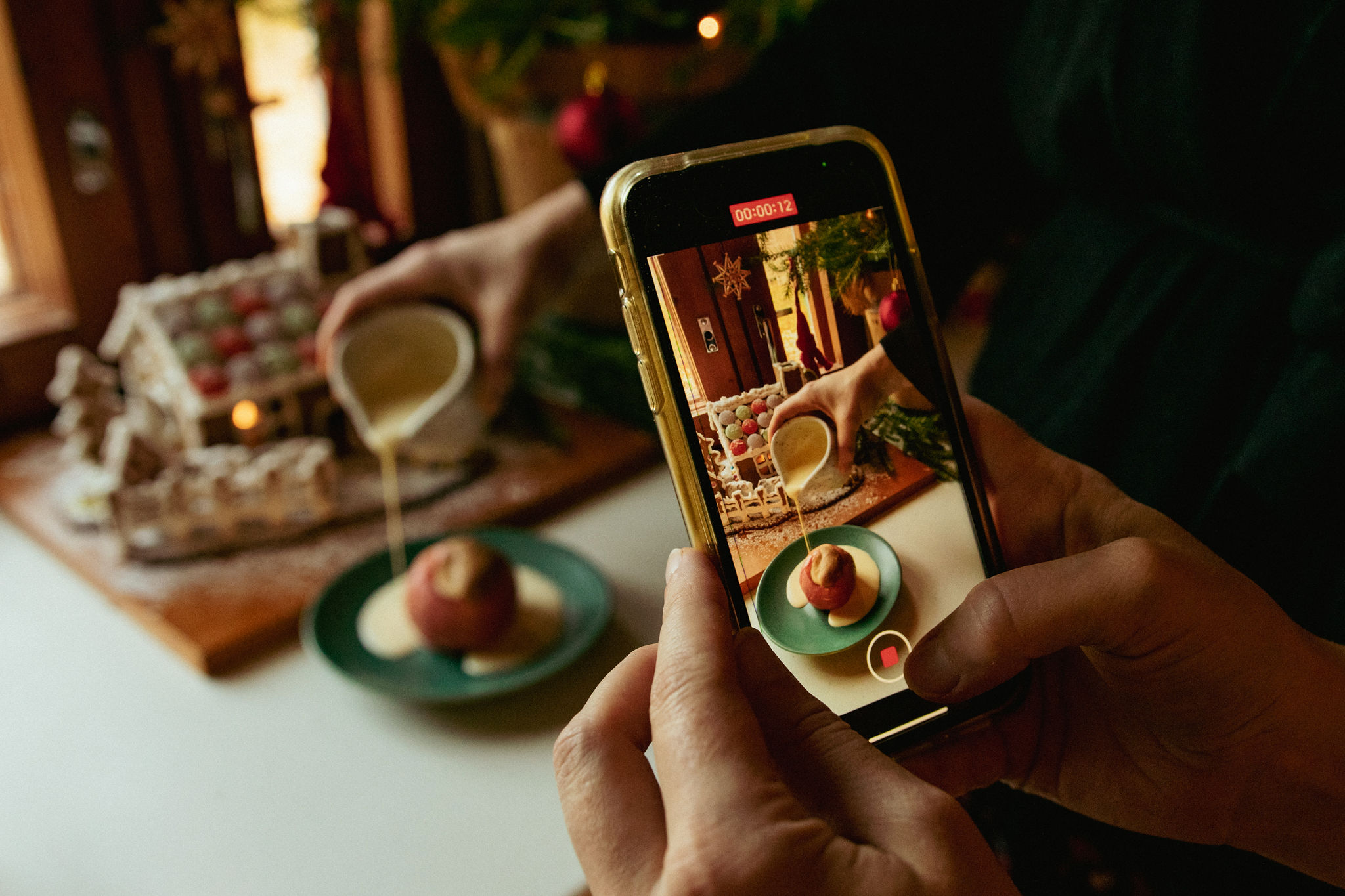 Taking photos of ready saimaaLife Simple Christmas Apple Dessert Recipe